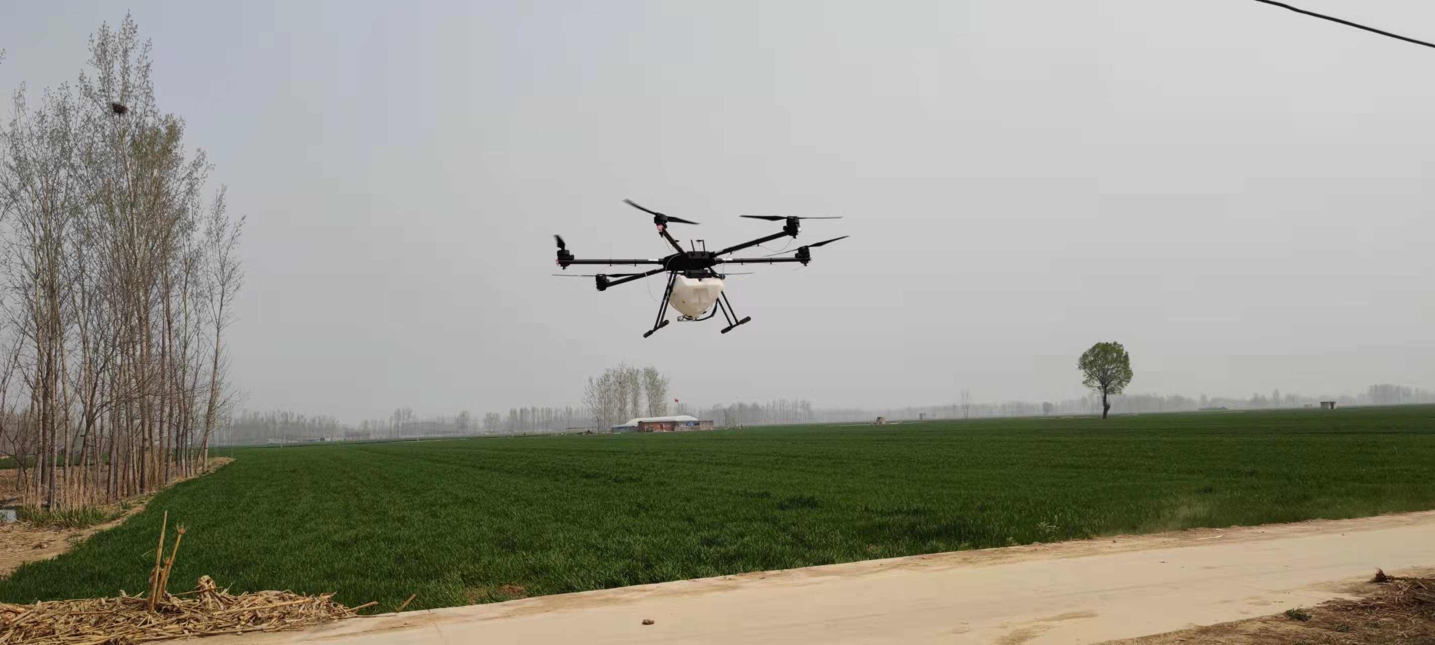 噴藥無人機(jī)